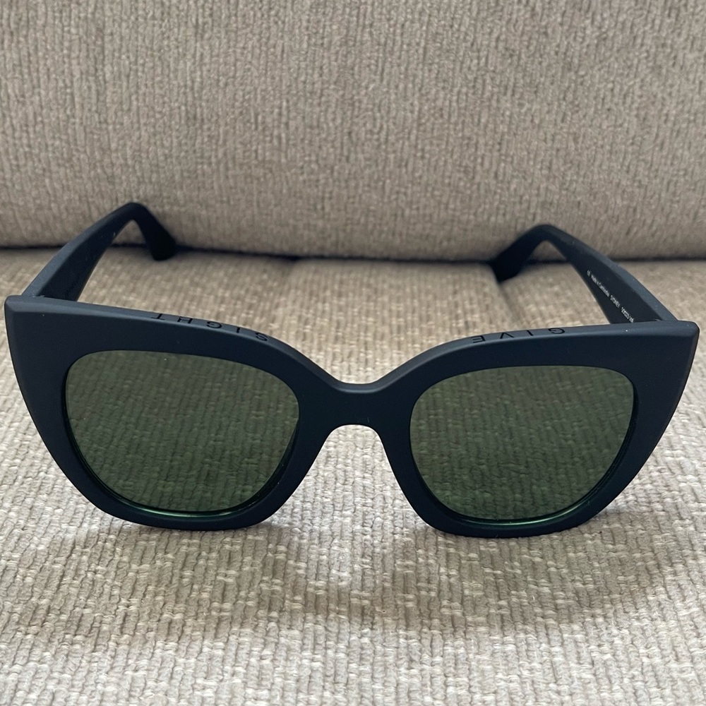 Toms Cat eye traveler sunglasses